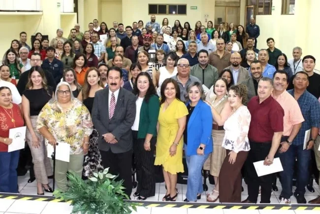 UTN celebra 28 años y reconoce la trayectoria de su personal administrativo