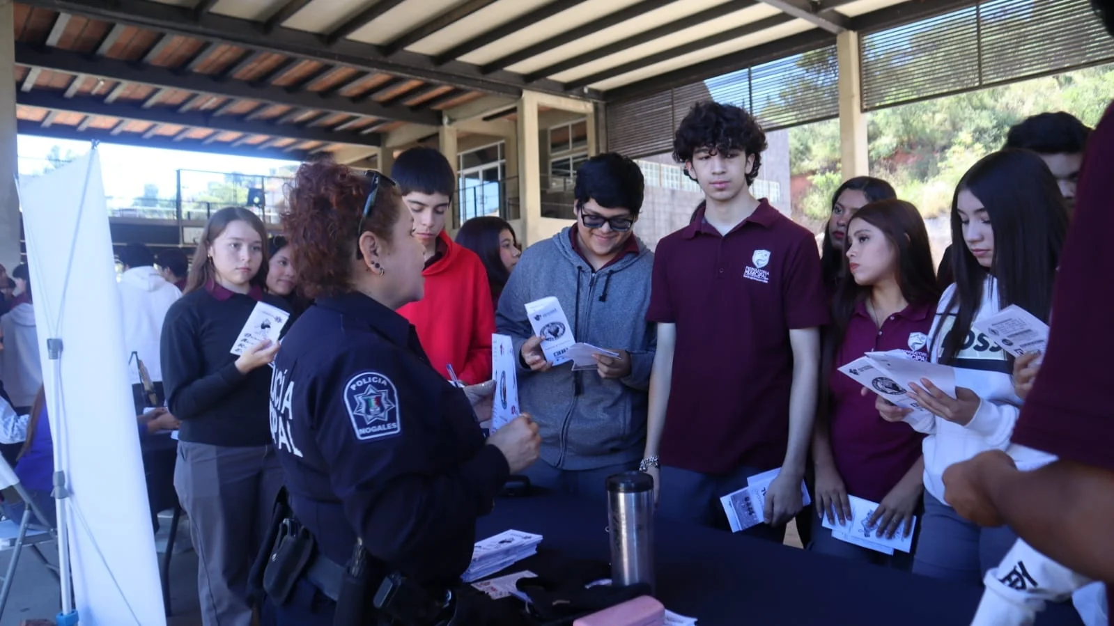 Seguridad Pública lleva jornada de prevención a estudiantes de preparatoria en Nogales
