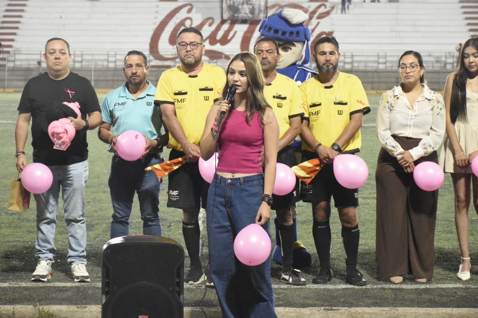 Realizan partido de fútbol y colecta contra el cáncer de mama en Nogales