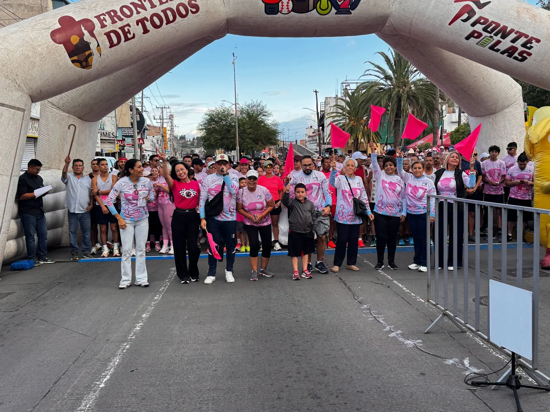Más de mil personas participan en la Tercera Gran Carrera Rosa Nogales 2026