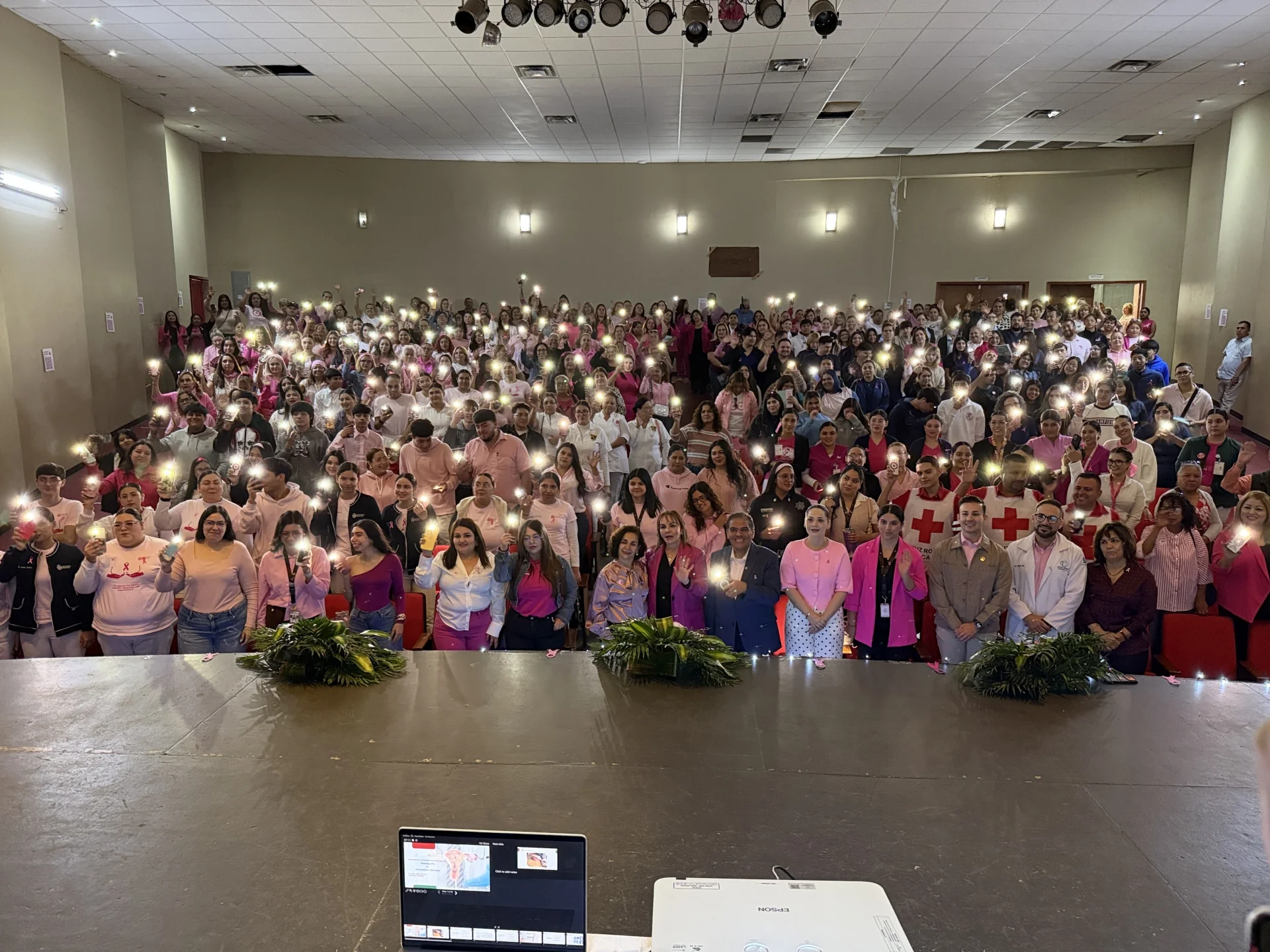 Refuerzan prevención del cáncer de mama con conferencias y vales para mastografías en Nogales