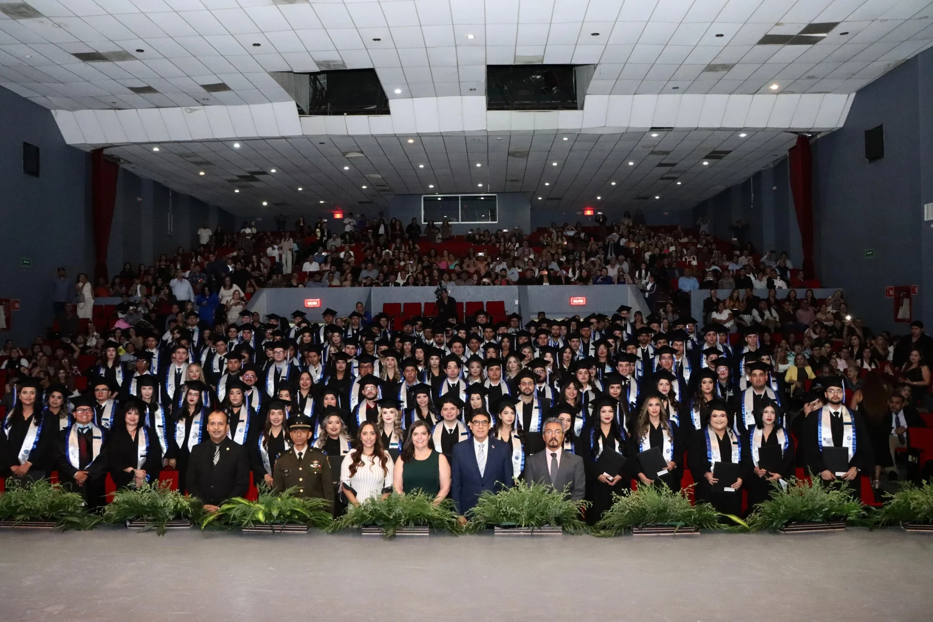 Egresan 165 estudiantes del TecNM Nogales; reconocen al mejor promedio de la generación