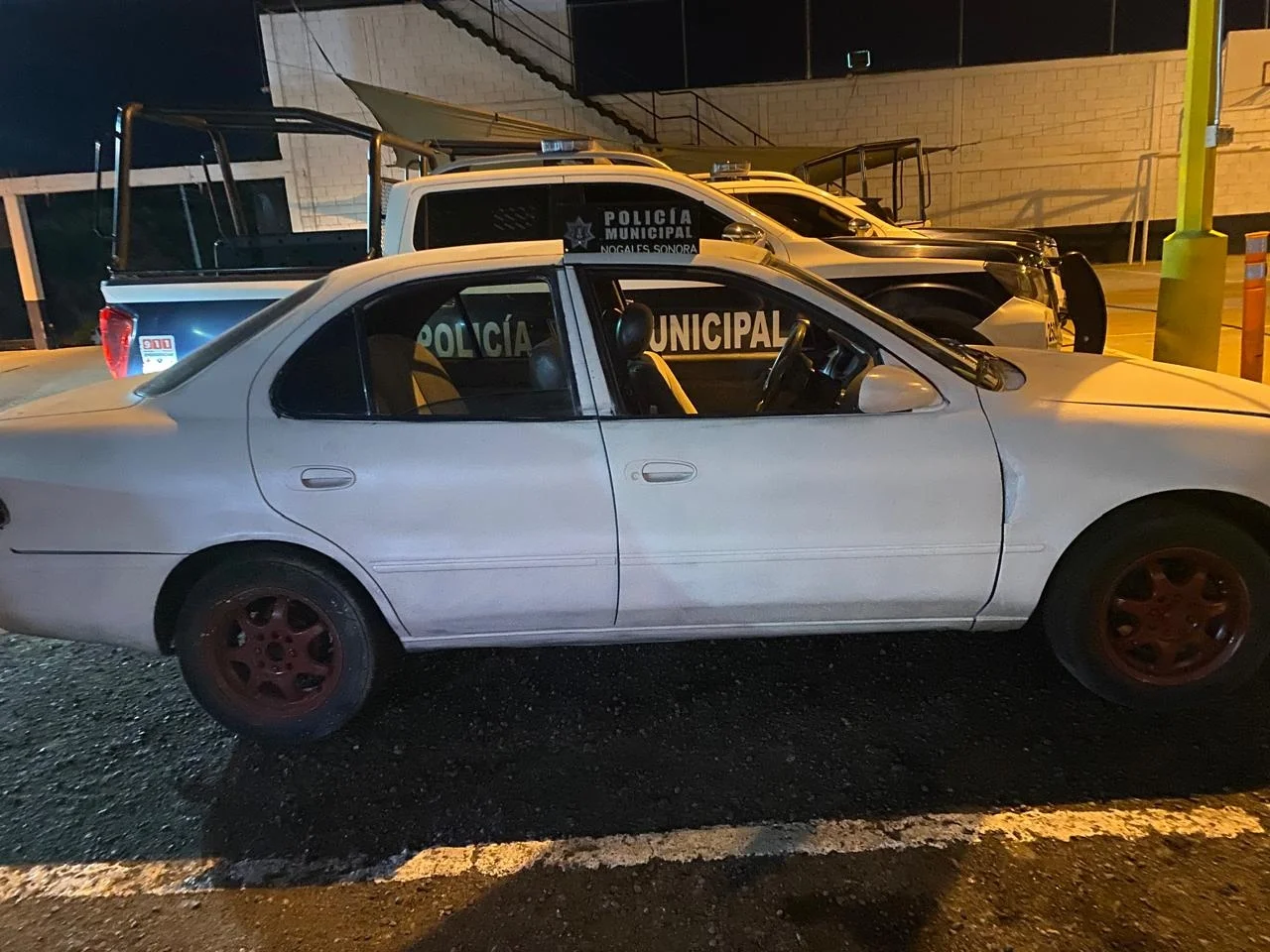Aseguran vehículo robado y detienen a conductora en la colonia Los Encinos