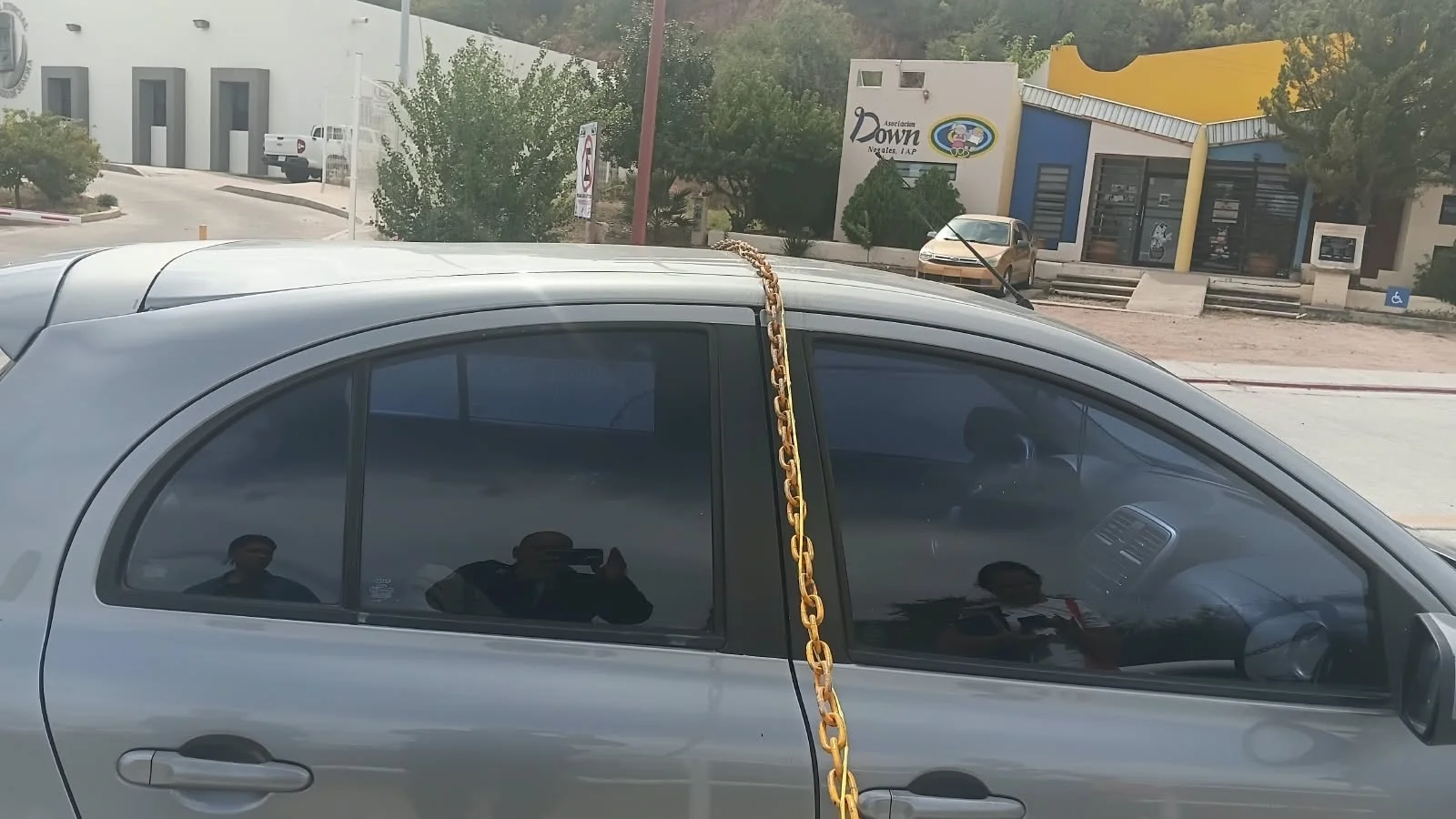 Investigan a mujer por daños a vehículo en la colonia Unidad Deportiva