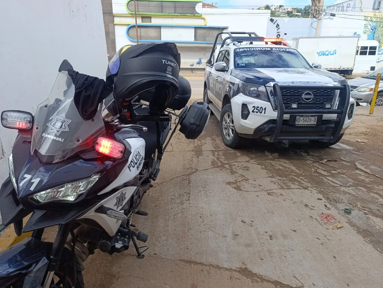Investigan daños a vehículo estacionado en el Centro de Nogales