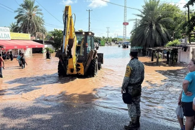 Refuerzan operativo de auxilio en comunidades afectadas por lluvias en Navojoa