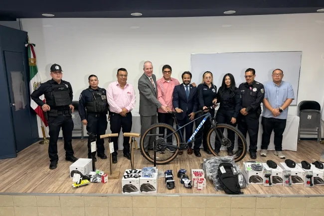 Donan ocho bicicletas a la Policía Turística de Nogales para reforzar la seguridad en el Centro Histórico