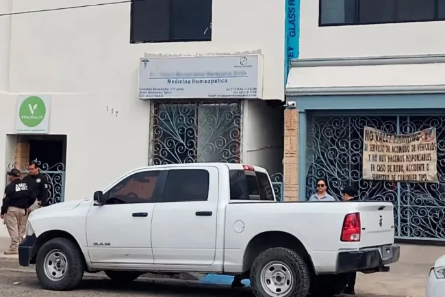Detienen a médico relacionado con investigación por sueros vitaminados en Hermosillo