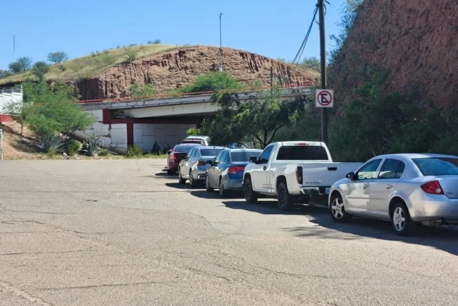 Multarán en Nogales a vehículos que se estacionen en zona prohibida de la garita Mariposa