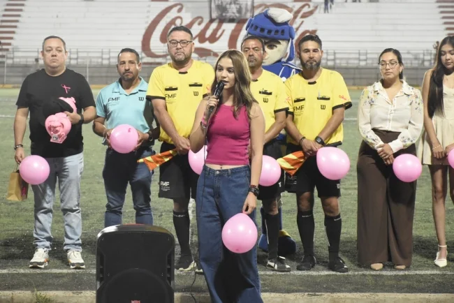Realizan partido de fútbol y colecta contra el cáncer de mama en Nogales