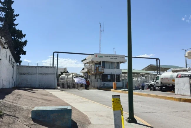 Mantienen jubilados de Pemex en Nogales movilizaciones para exigir servicios de salud