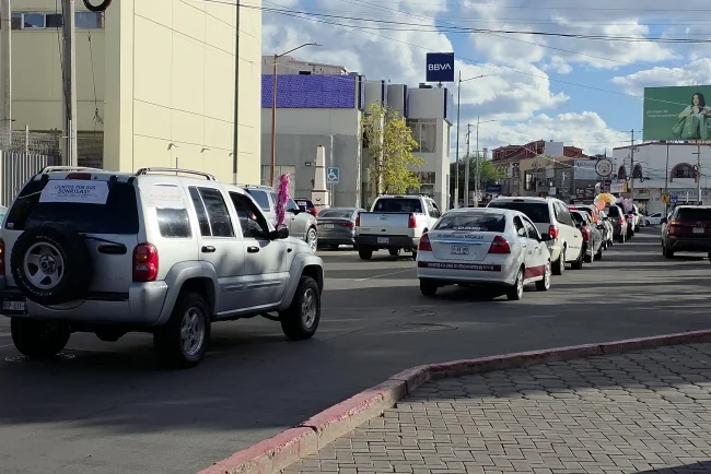 Realizan manifestación vehicular en Nogales contra cierre de guarderías del IMSS