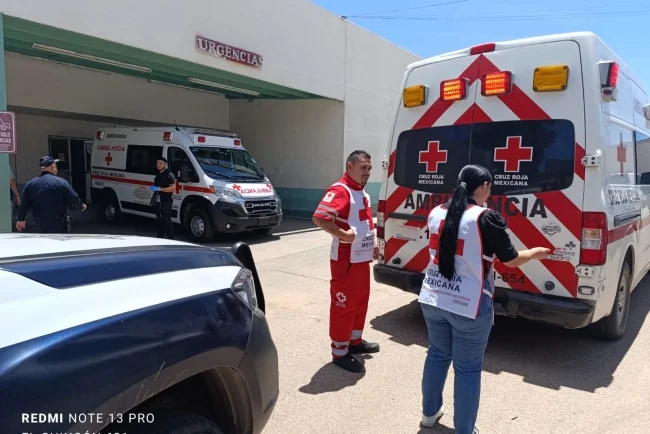 Hospitalizan a hombre tras caer de puente al intentar salir de estructura incendiada