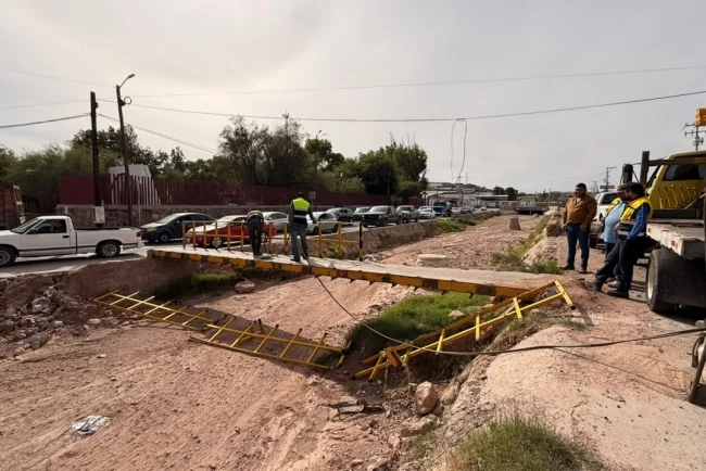 Desmontan paso peatonal provisional en avenida Tecnológico