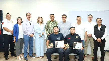 Policías y bomberos de Nogales reciben reconocimiento por su compromiso con la comunidad