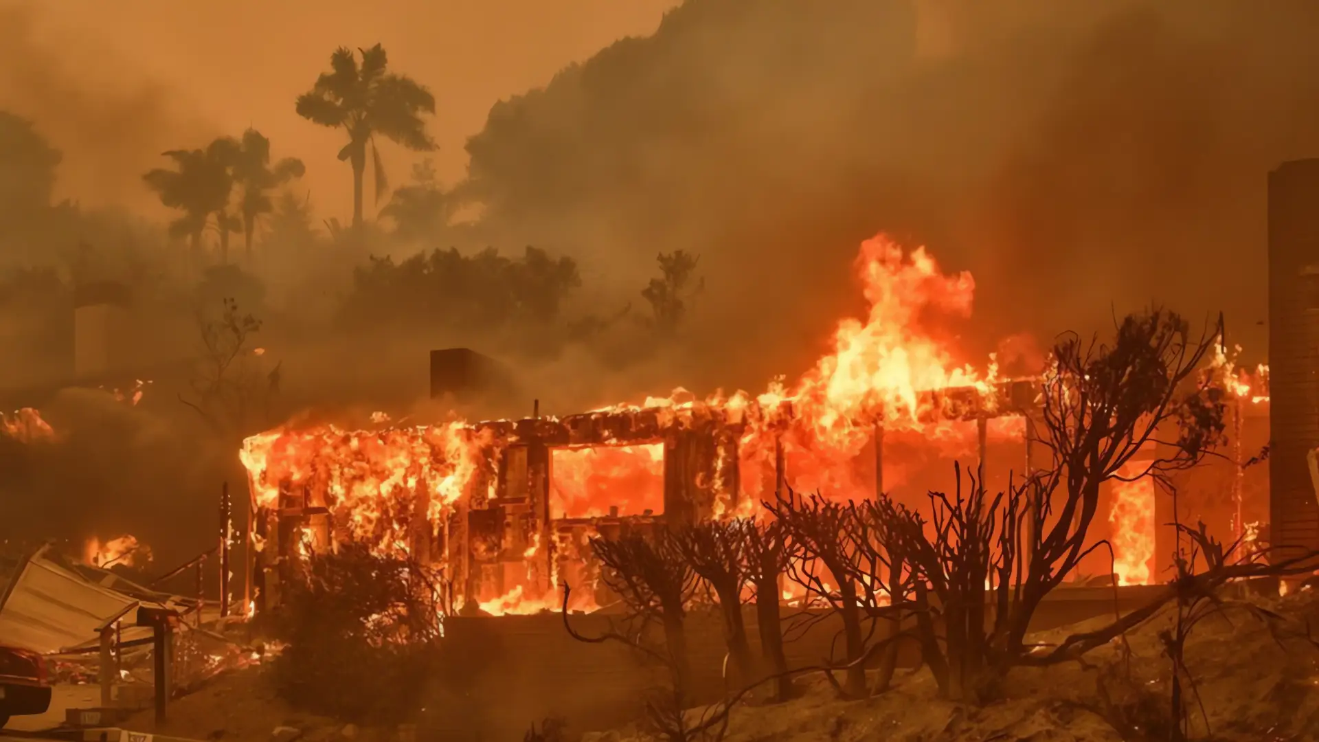 Incendios en Los Ángeles: 10 muertos y 10,000 viviendas afectadas; México envía ayuda
