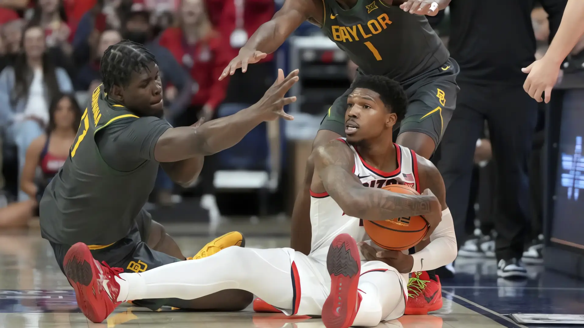 Wildcats aplastan a Baylor, 81-70
