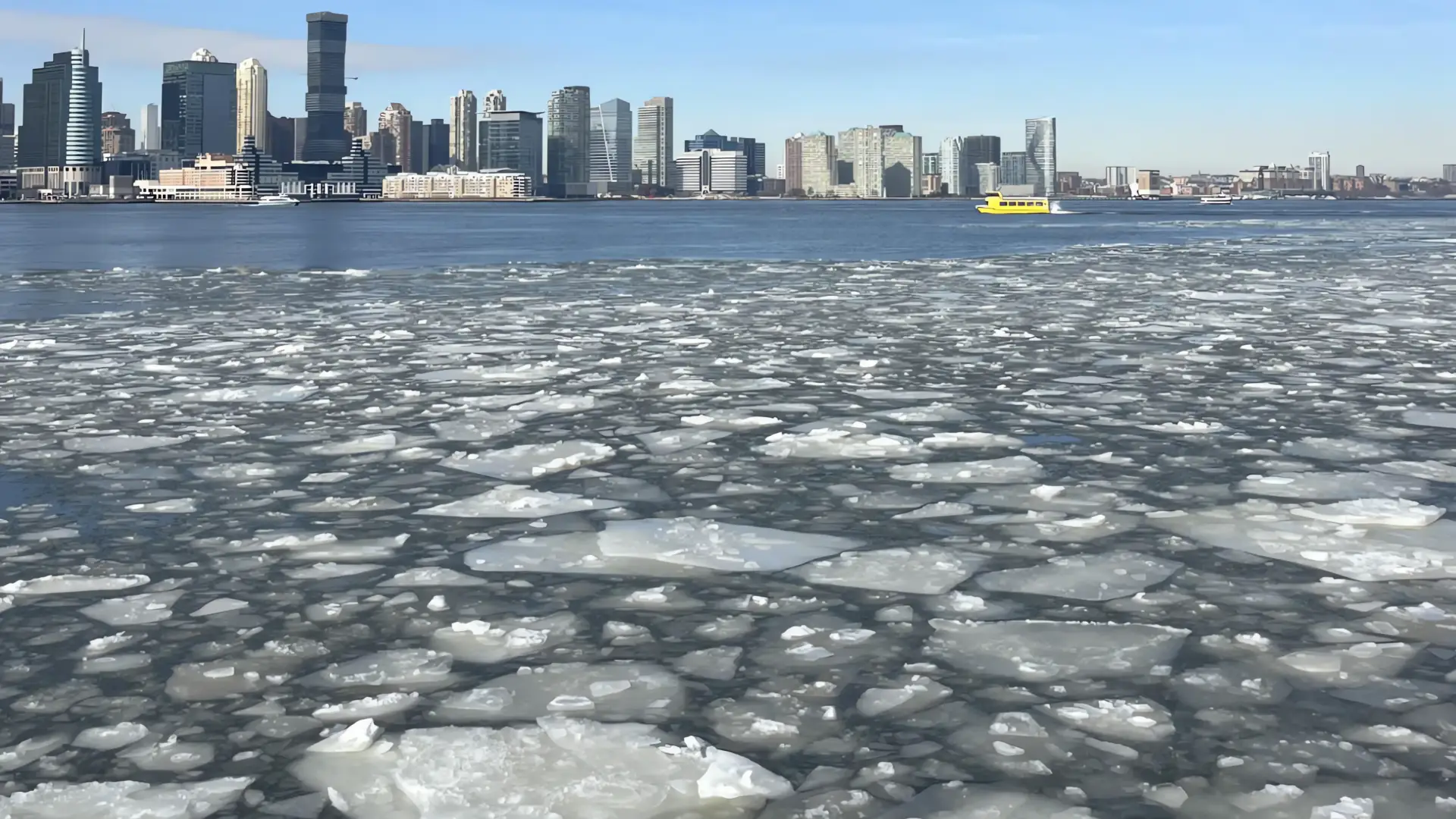 Nueva York congelada: el Hudson bajo un manto blanco
