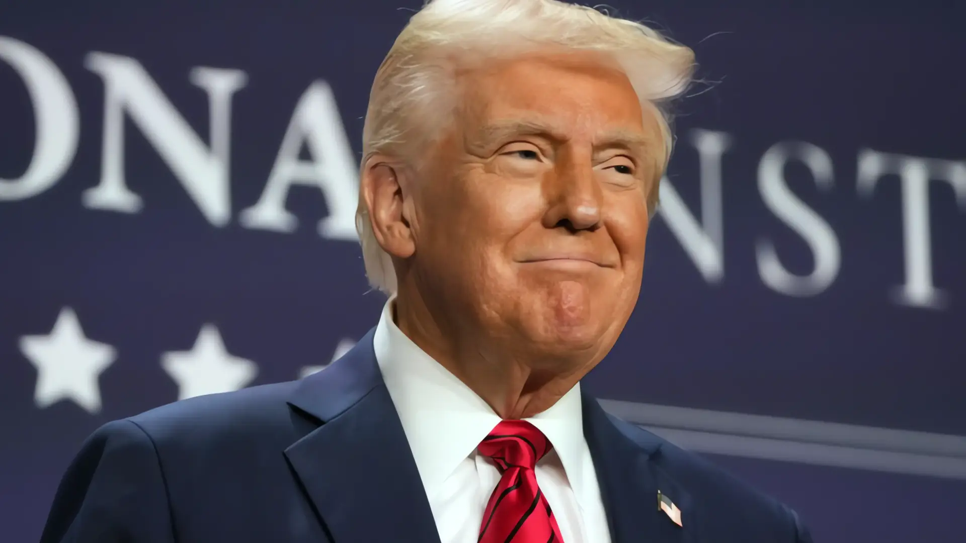 Arizona se enfrenta a Trump por recortes federales a programas sociales
