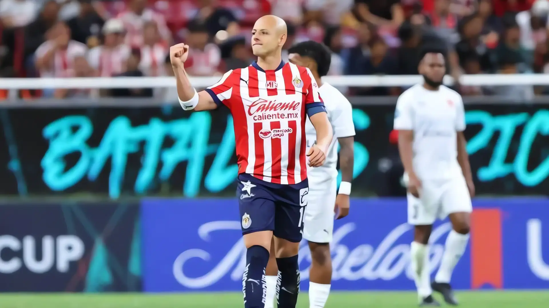 Chicharrón guía a Chivas a goleada y clasificación
