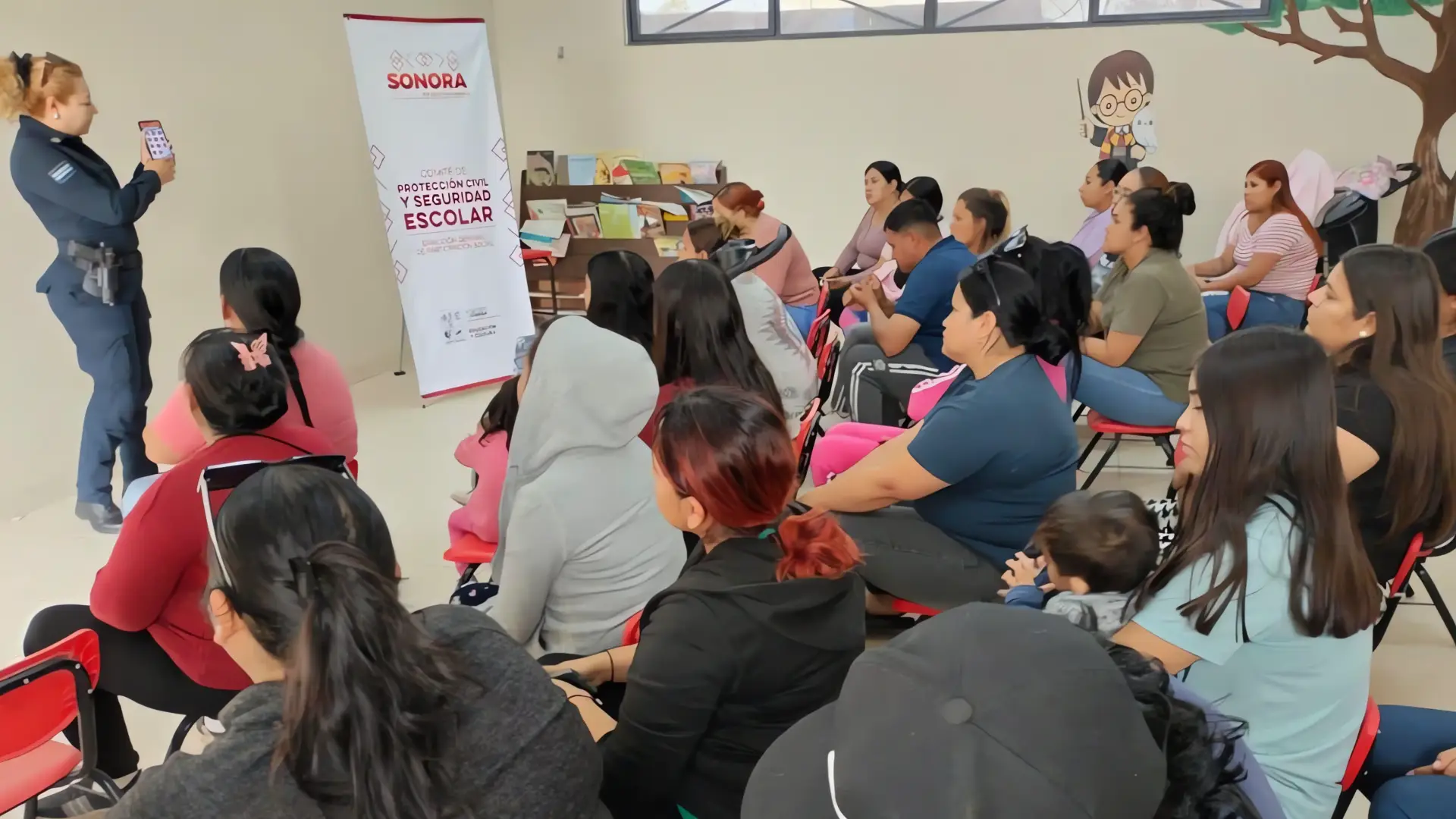 Padres hermosillenses se capacitan para proteger escuelas
