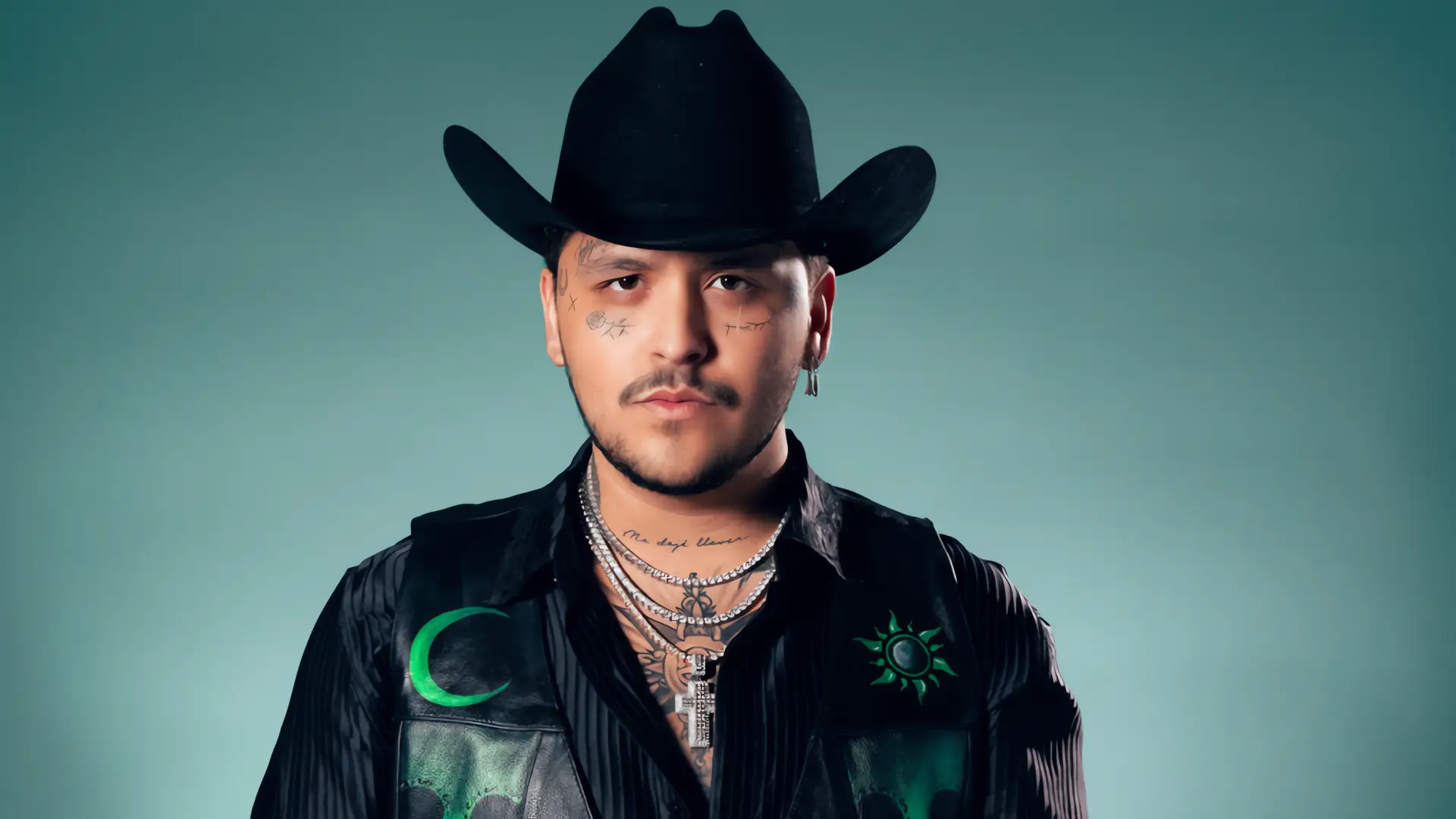 Nodal Impacta con Nuevo Look y Anuncio de Álbum
