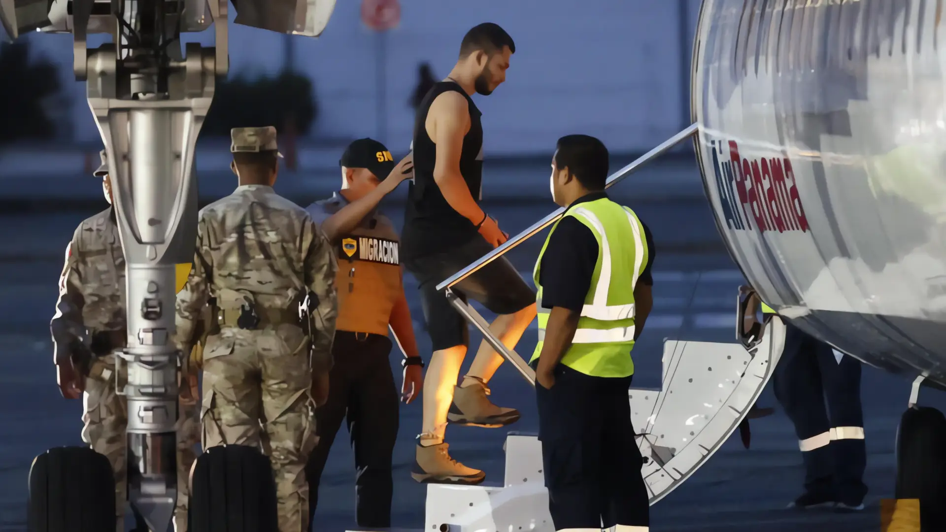 Senador de Arizona propone bono de $2,500 por deportación
