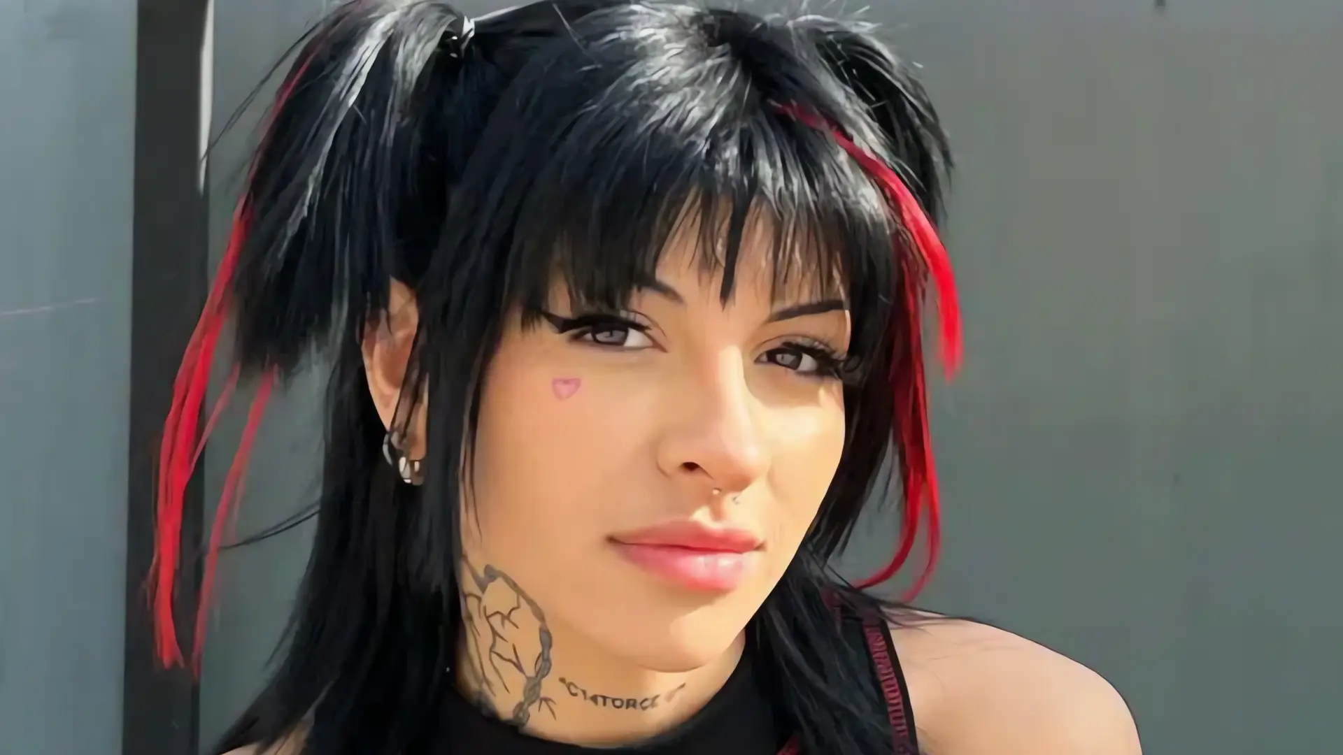 Cazzu enfrenta críticas tras mensaje sobre tragedia en Argentina
