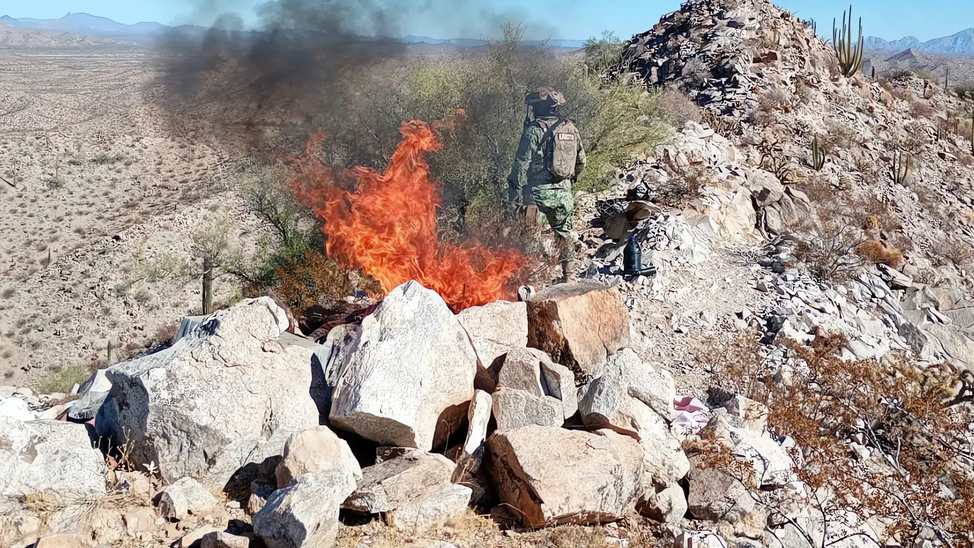 Desmantelan campamentos de grupos armados en la frontera
