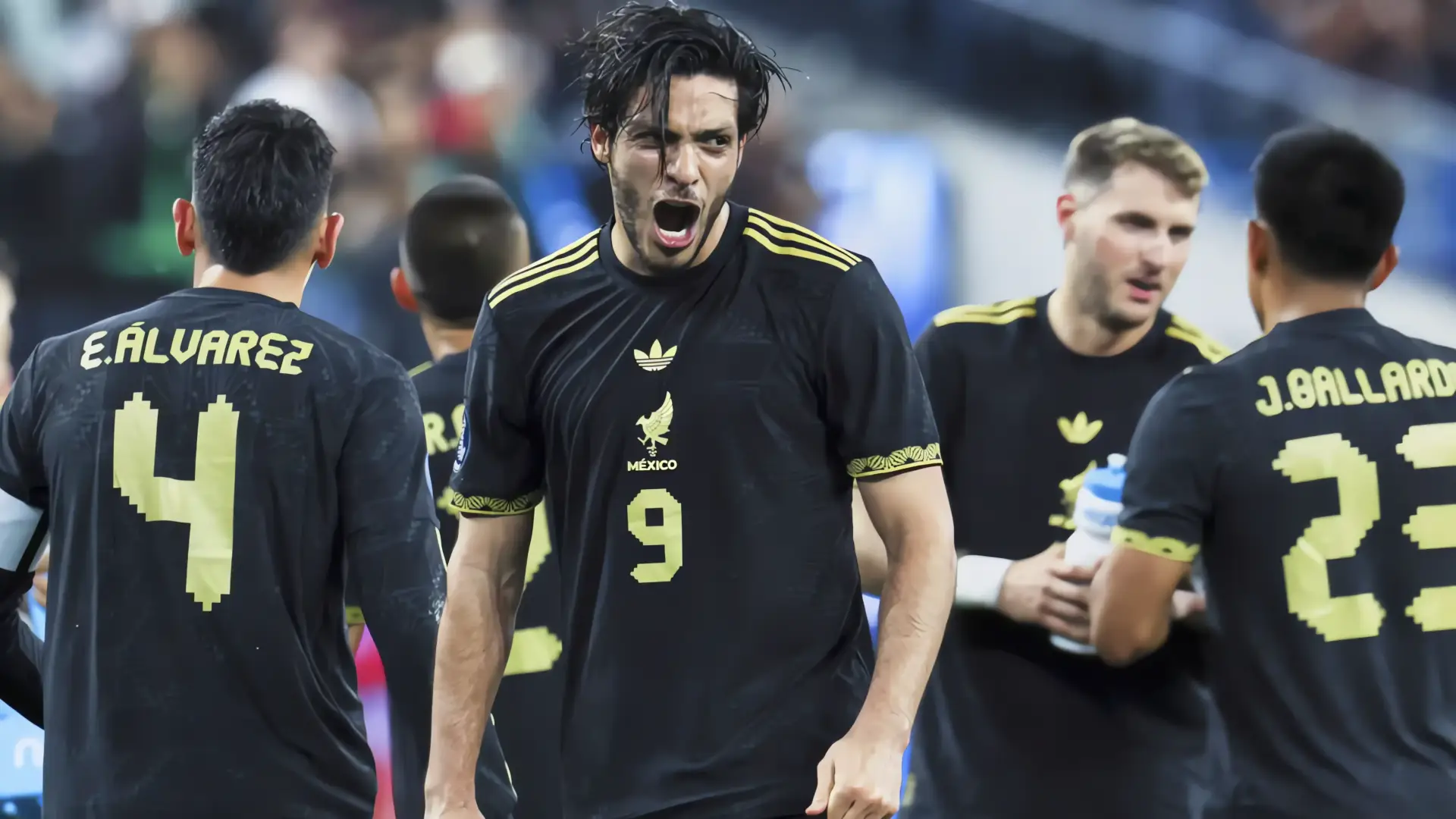 Doblete de Jiménez lleva a México a la final
