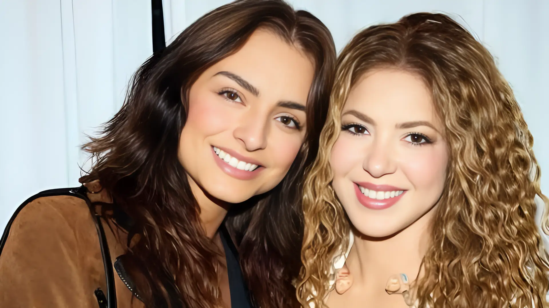 Aislinn Derbez y Shakira: El reencuentro después de 25 años
