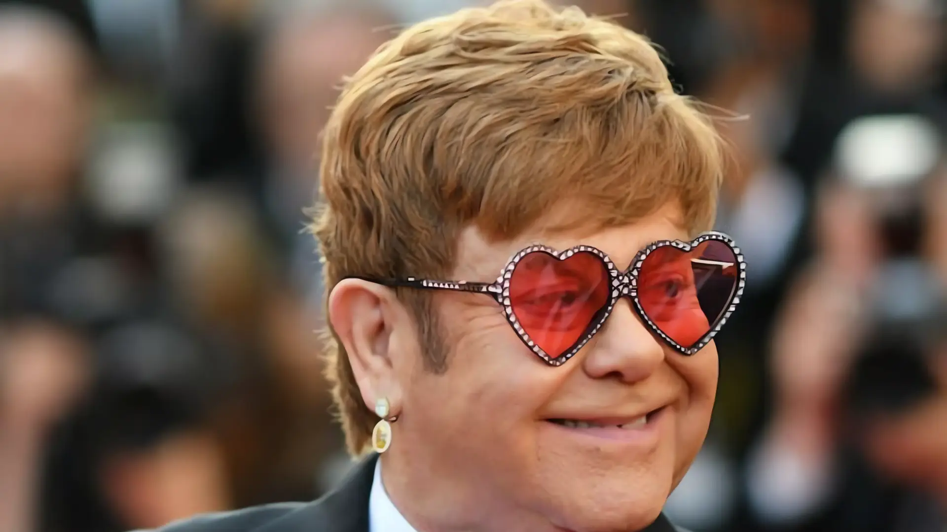 Rusia prohíbe fundación de Elton John, dejando a 1,2 millones de personas con VIH en riesgo
