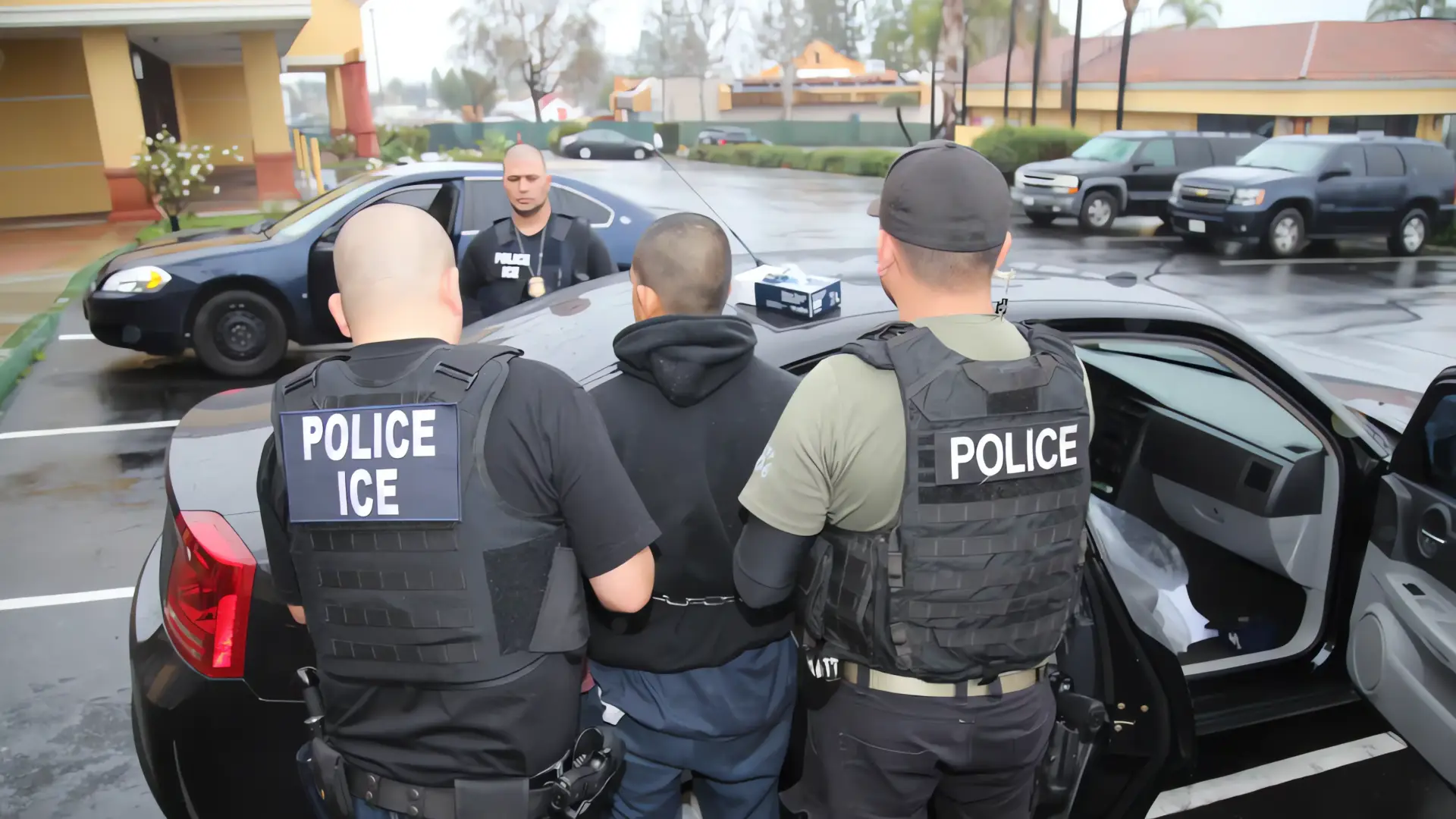 Inmigrantes que pagan impuestos enfrentan deportaciones por parte del IRS y ICE
