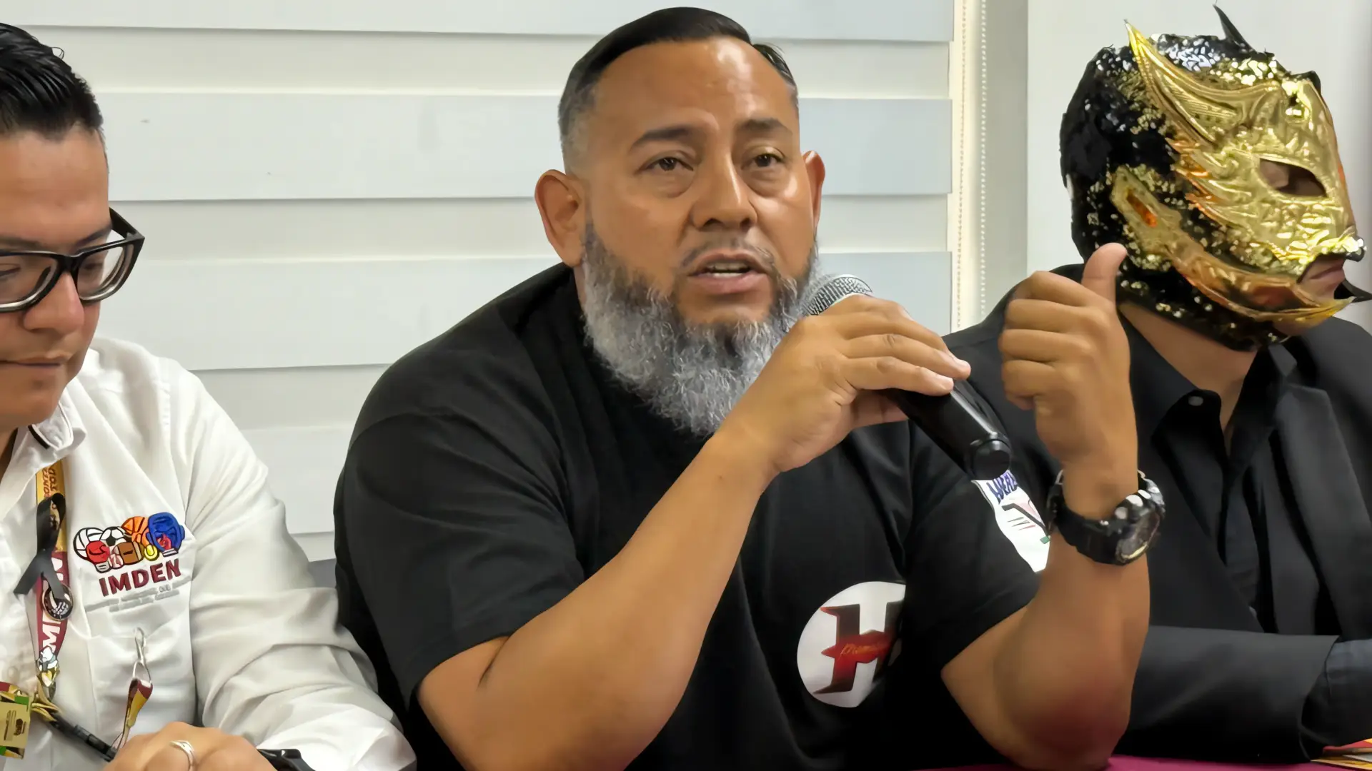 Función estelar de lucha libre y juguetes para el Día del Niño en Nogales
