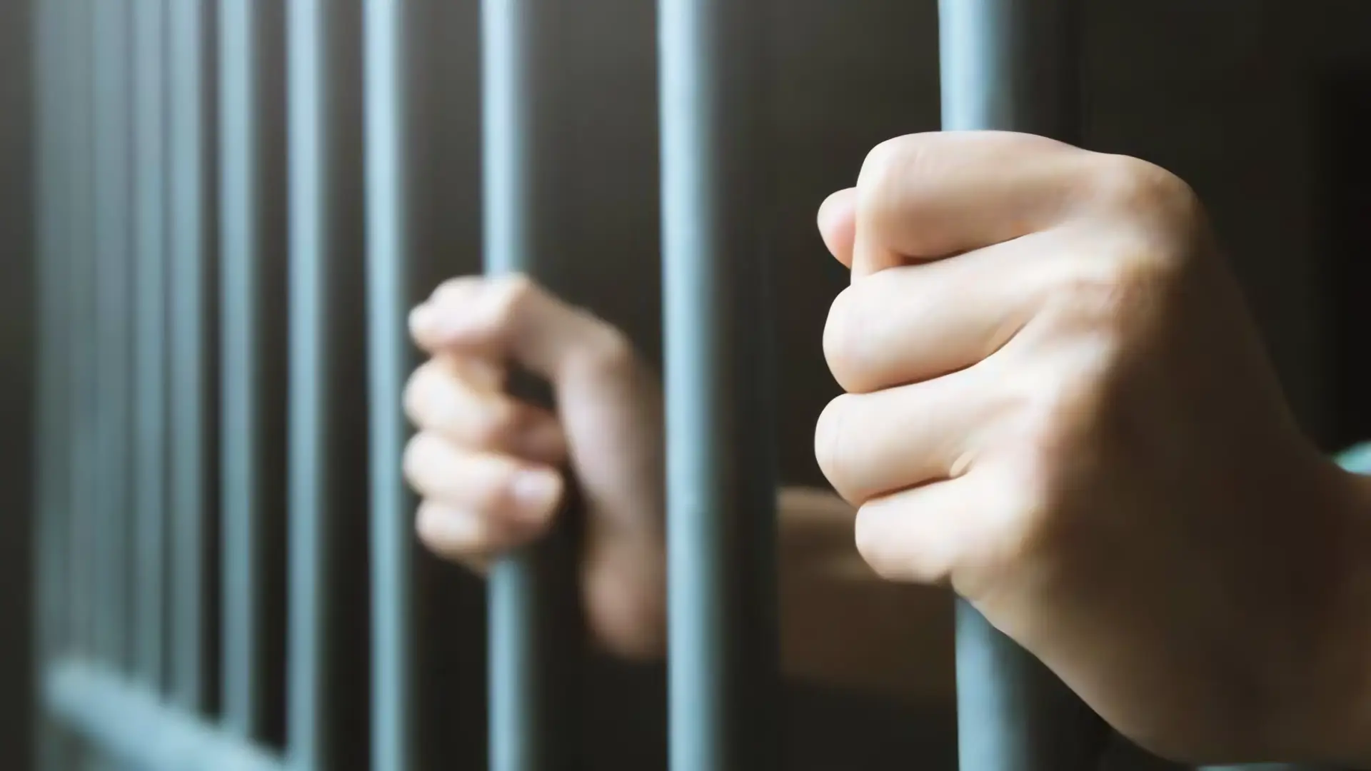 Madre de familia arrestada en Arizona por tráfico de personas
