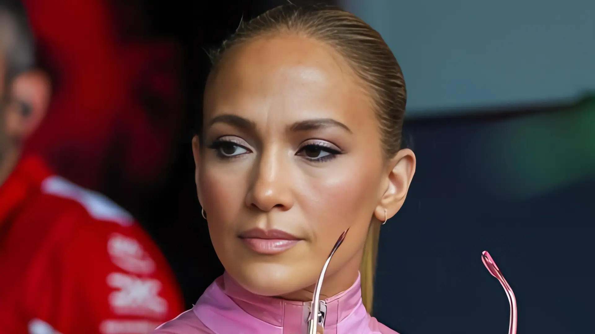 Jennifer Lopez deslumbra con estilo Y2K en la F1
