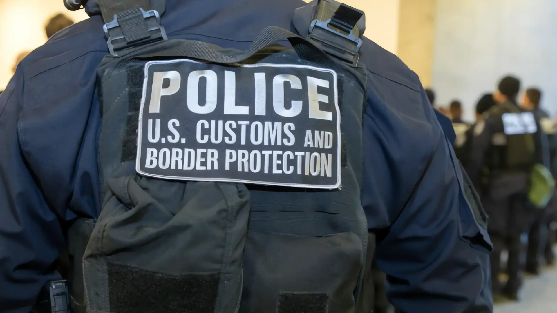 Contrabandistas intentan cruzar 200 balas y partes de rifle en Nogales
