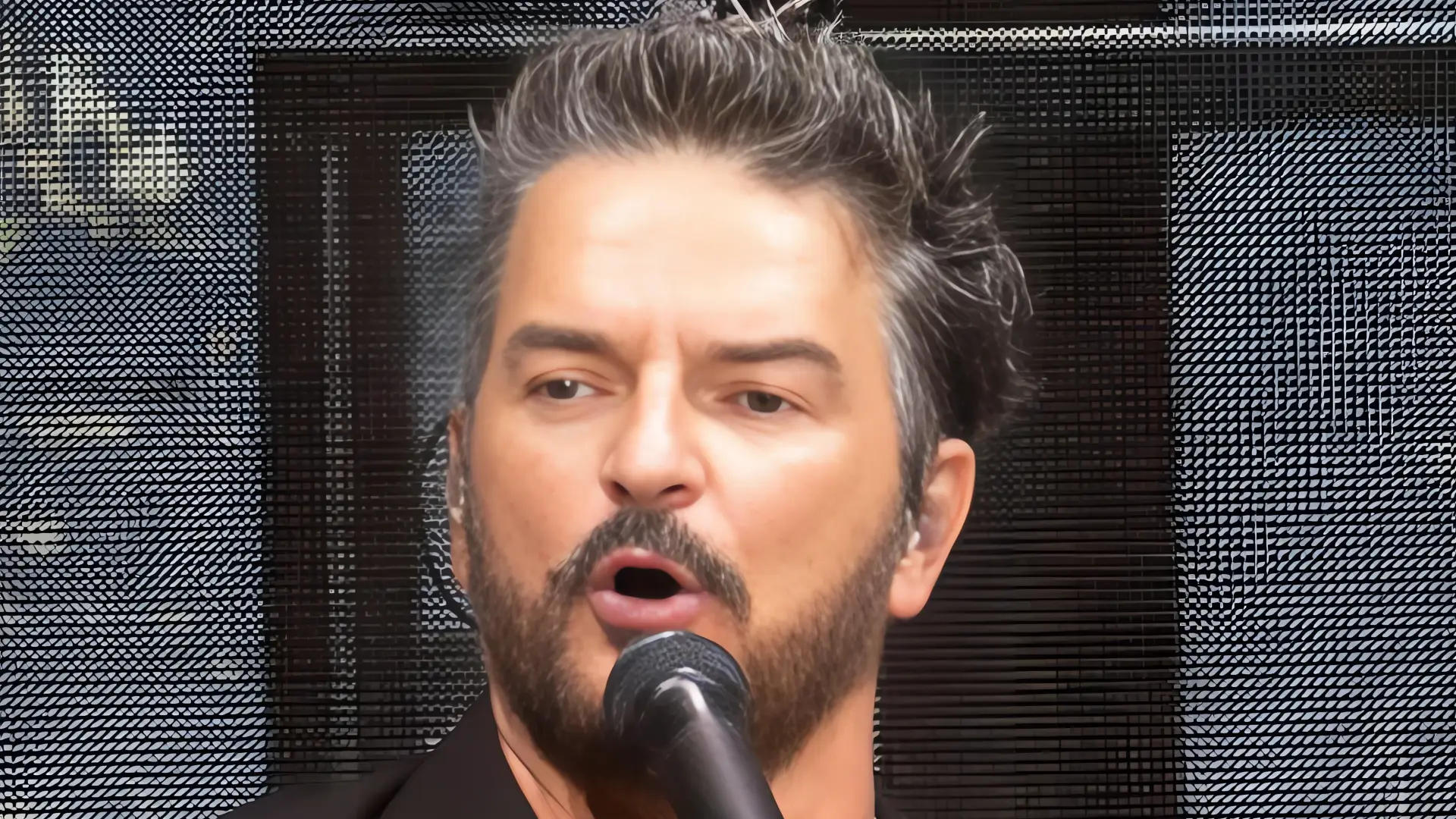 Arjona y una multa de tránsito en Guatemala
