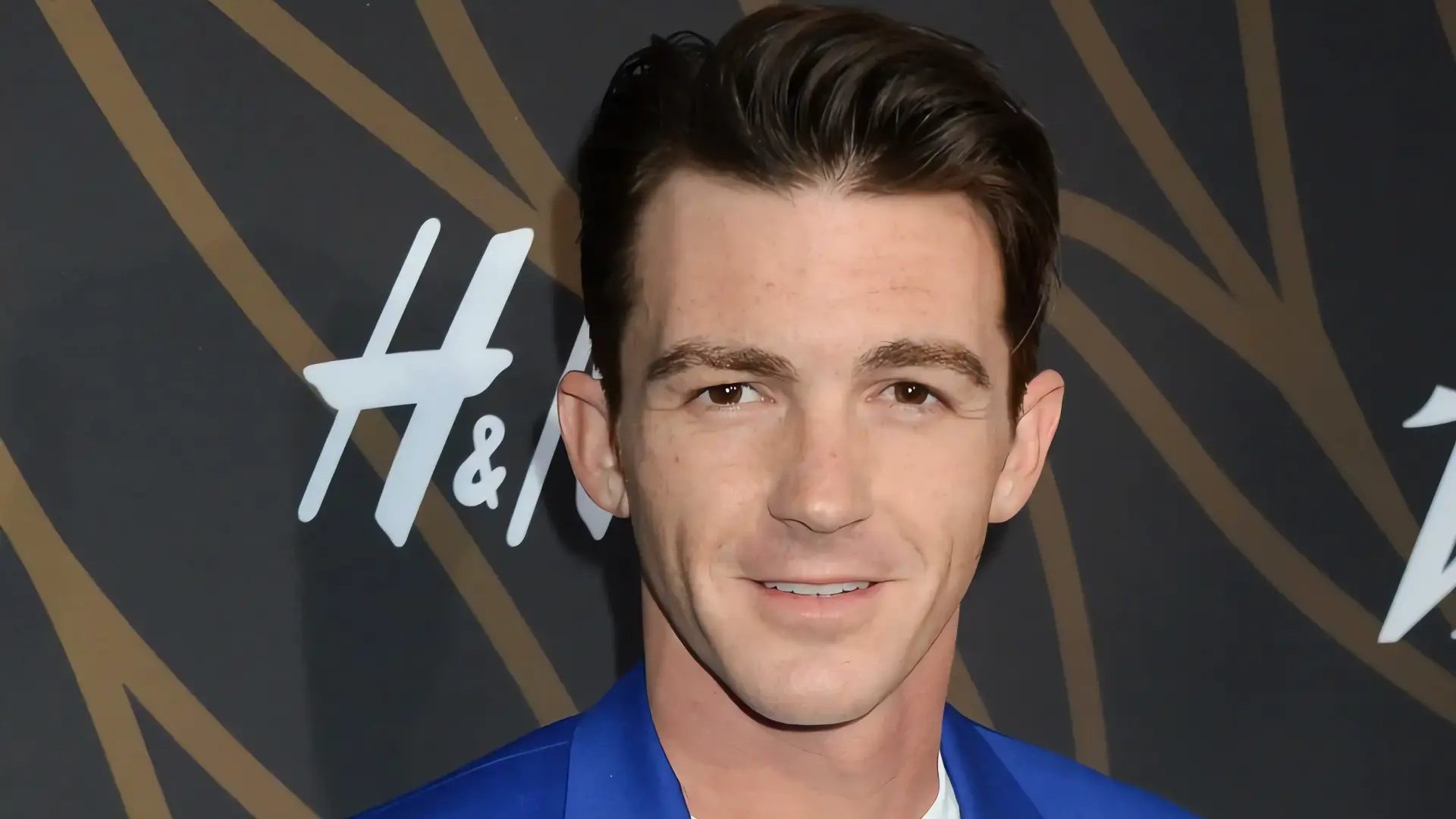 Drake Bell despide a su ingeniero de sonido durante concierto en Puebla