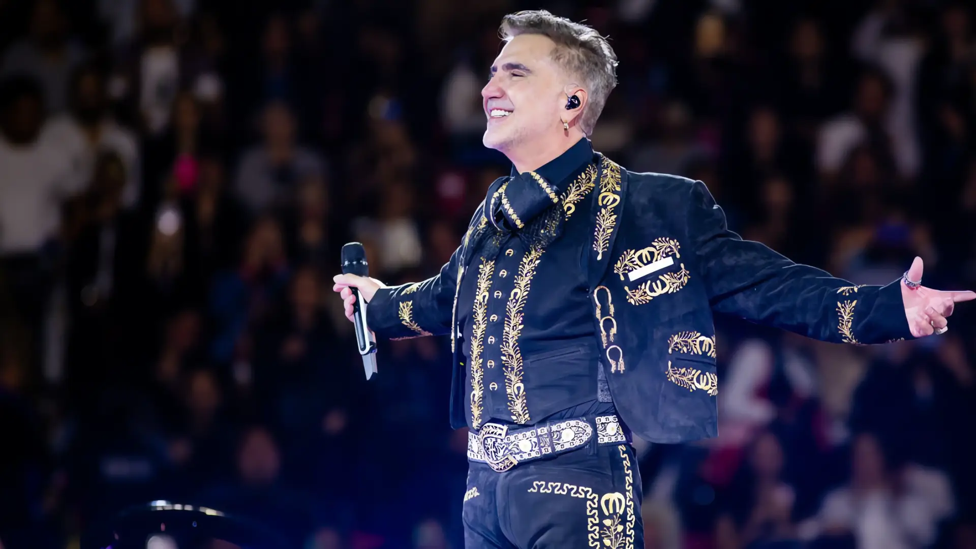 Alejandro Fernández destina ganancias de gira a salud mental
