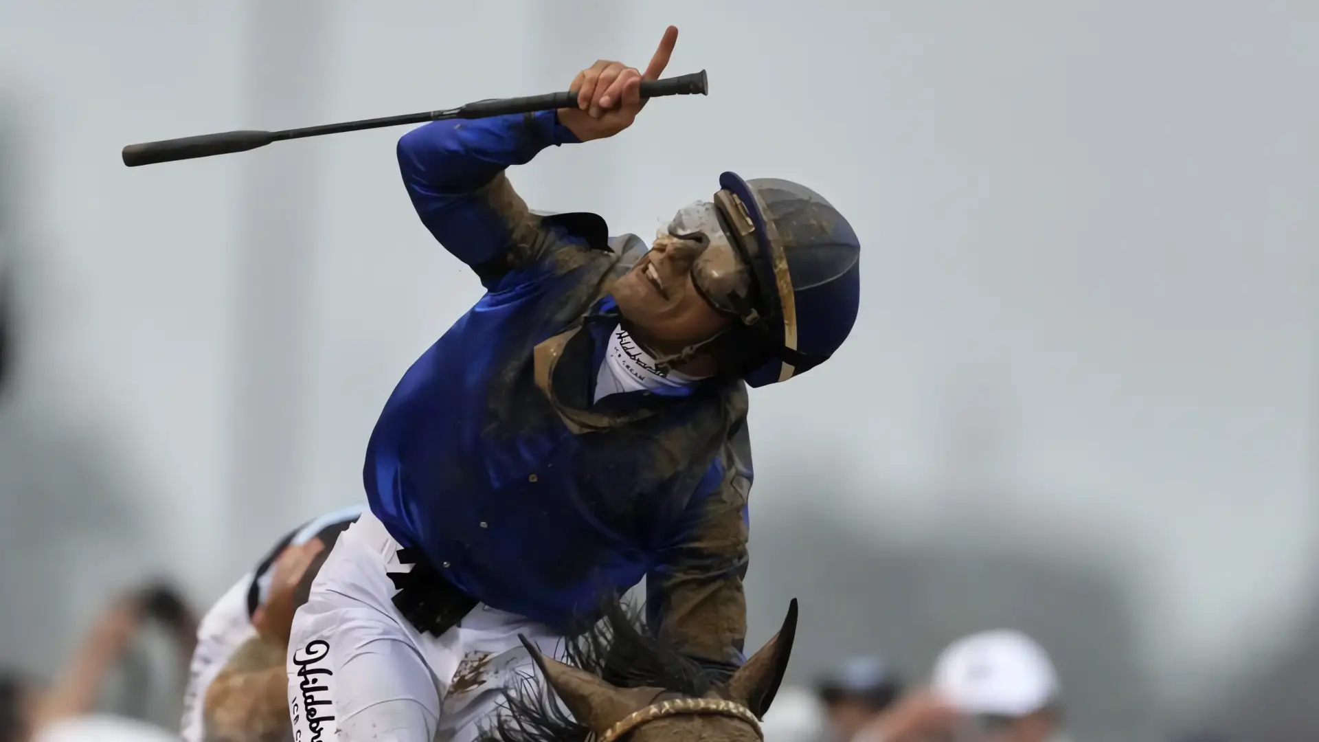 Jockey Alvarado: Sanción millonaria tras triunfo en el Derby de Kentucky
