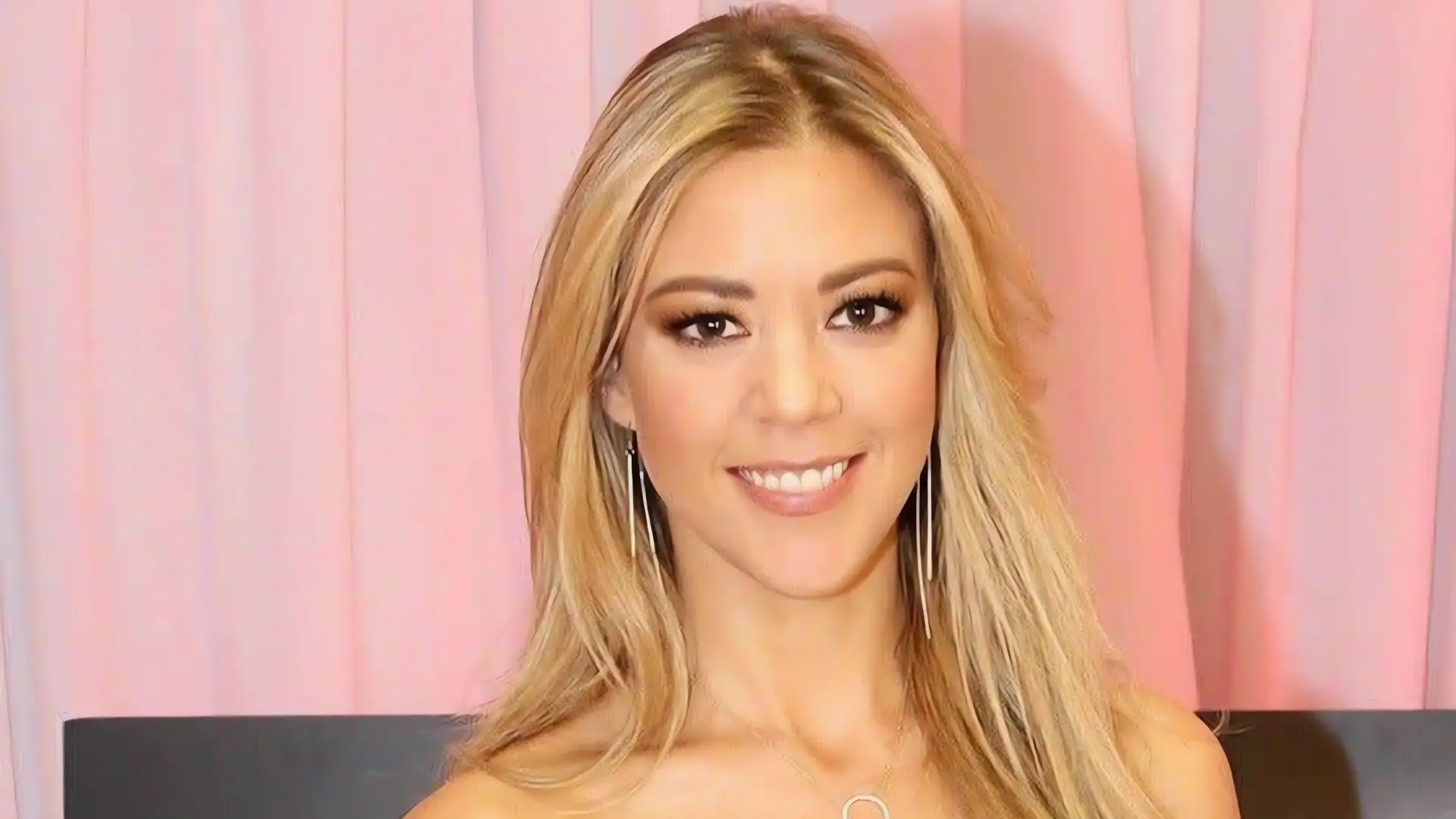 La Transformación de Fernanda Castillo: Un Fenómeno en Redes Sociales
