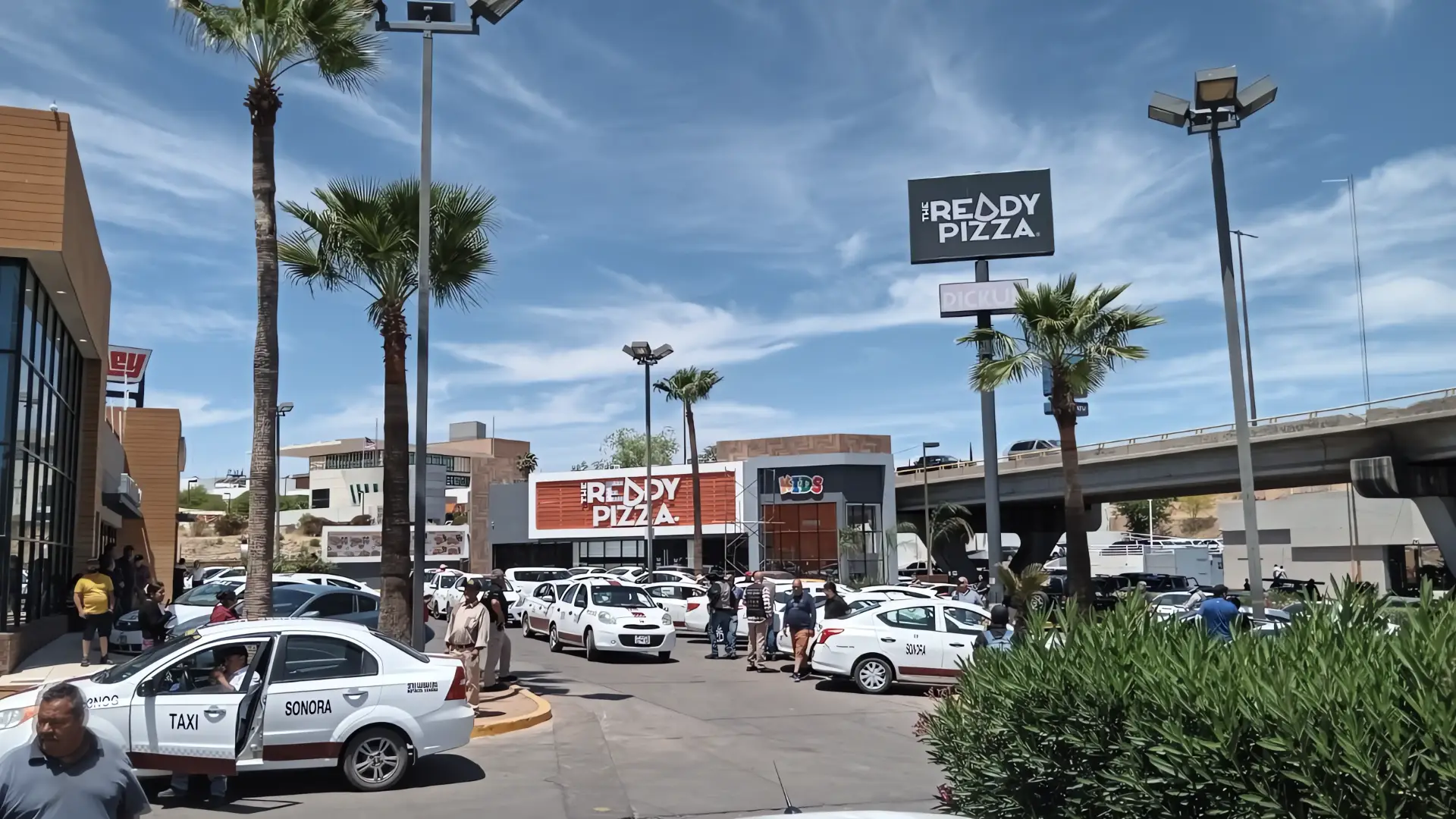 Operativos contra taxis irregulares continúan en Nogales
