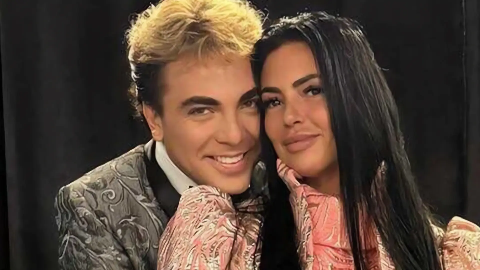 Cristian Castro retrasa su boda con Mariela Sánchez hasta febrero de 2026
