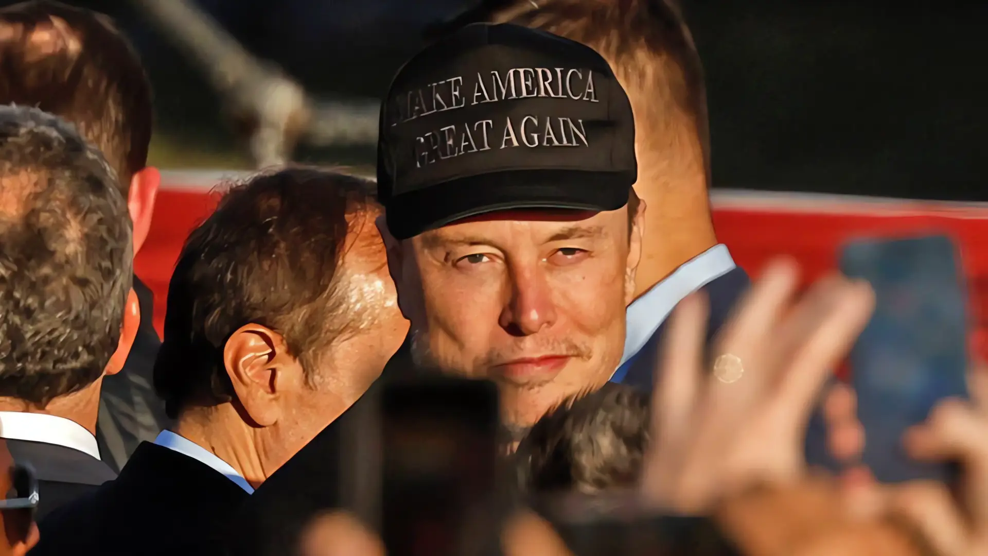 Musk recorta drásticamente el financiamiento político
