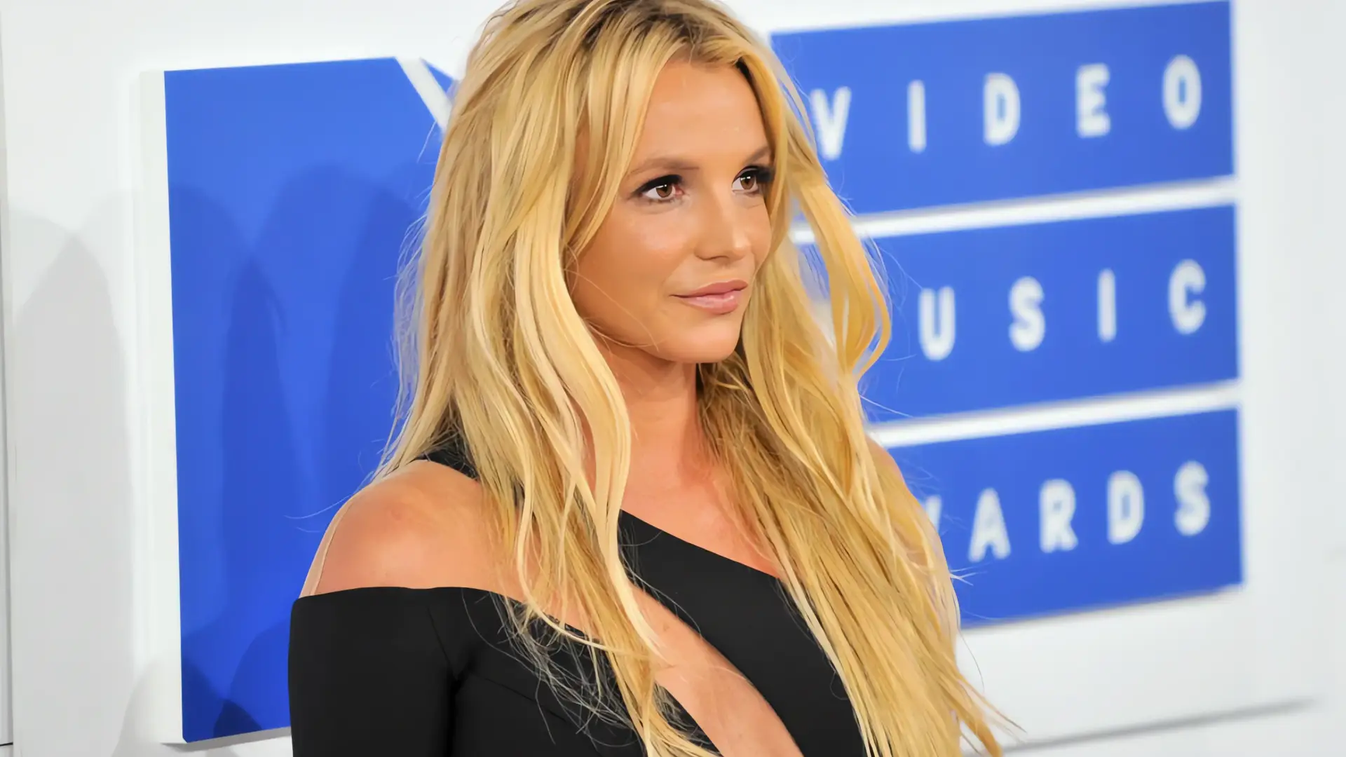 Controversia rodea a Britney Spears tras incidente en vuelo privado
