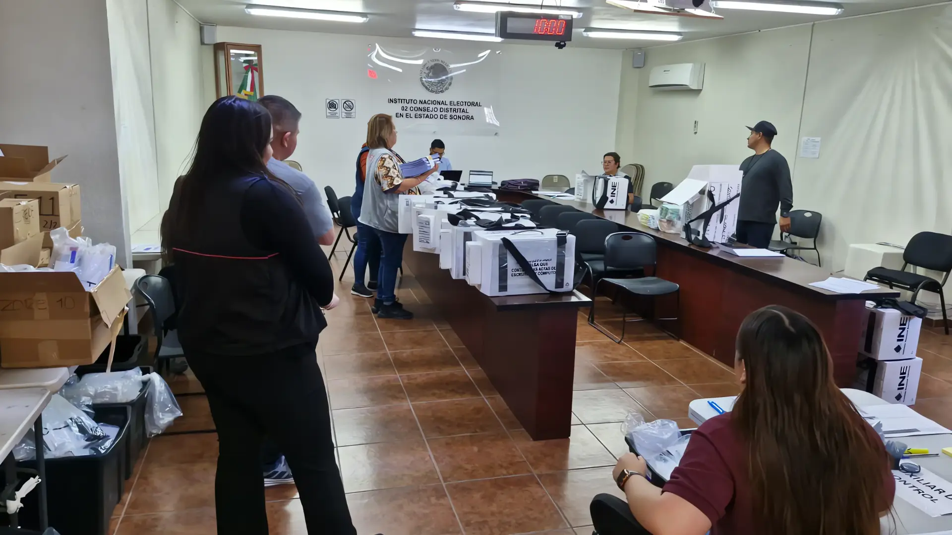 INE inicia distribución de paquetes electorales
