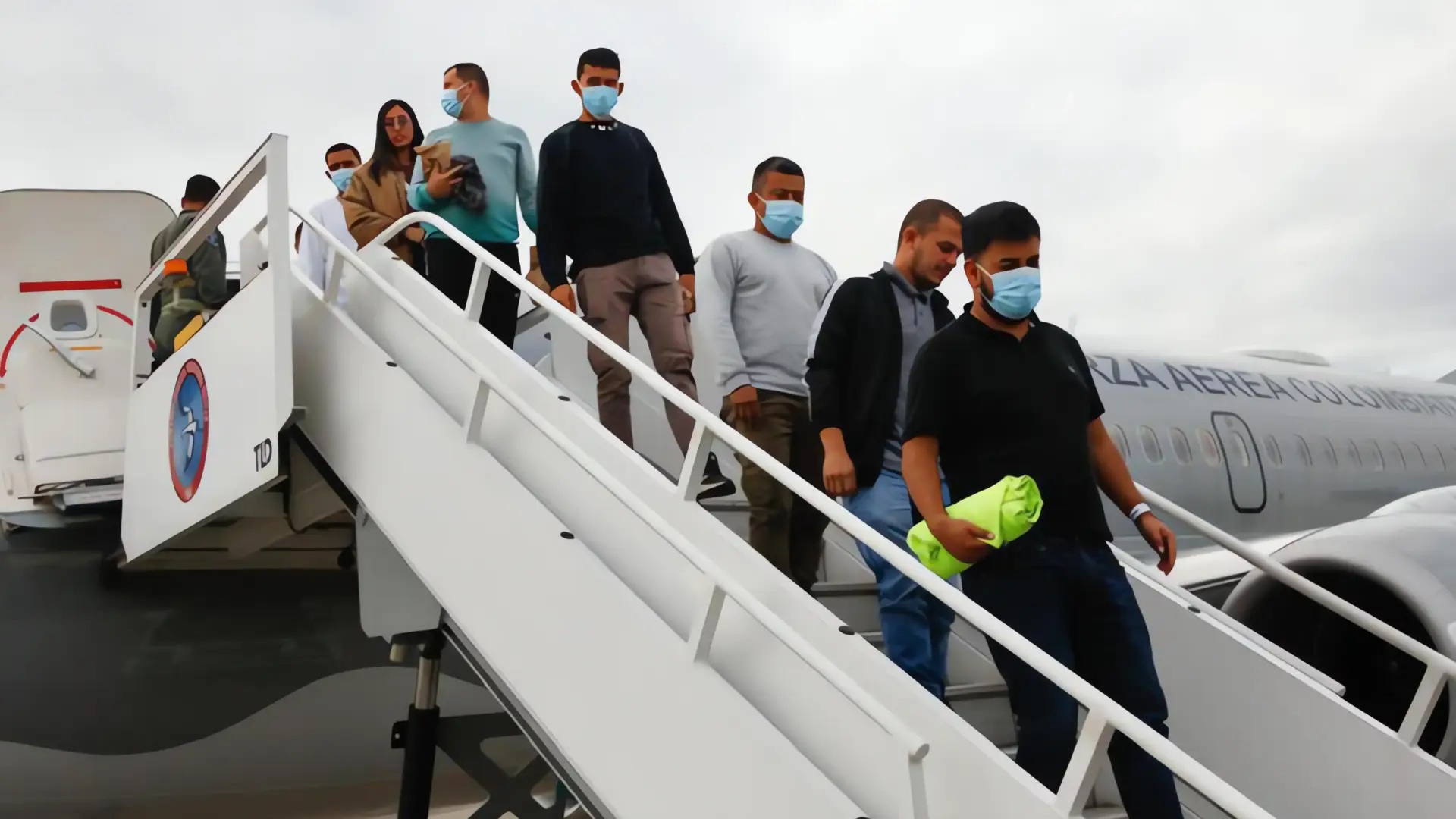 USCIS facilita la autodeportación con incentivos y mayores sanciones
