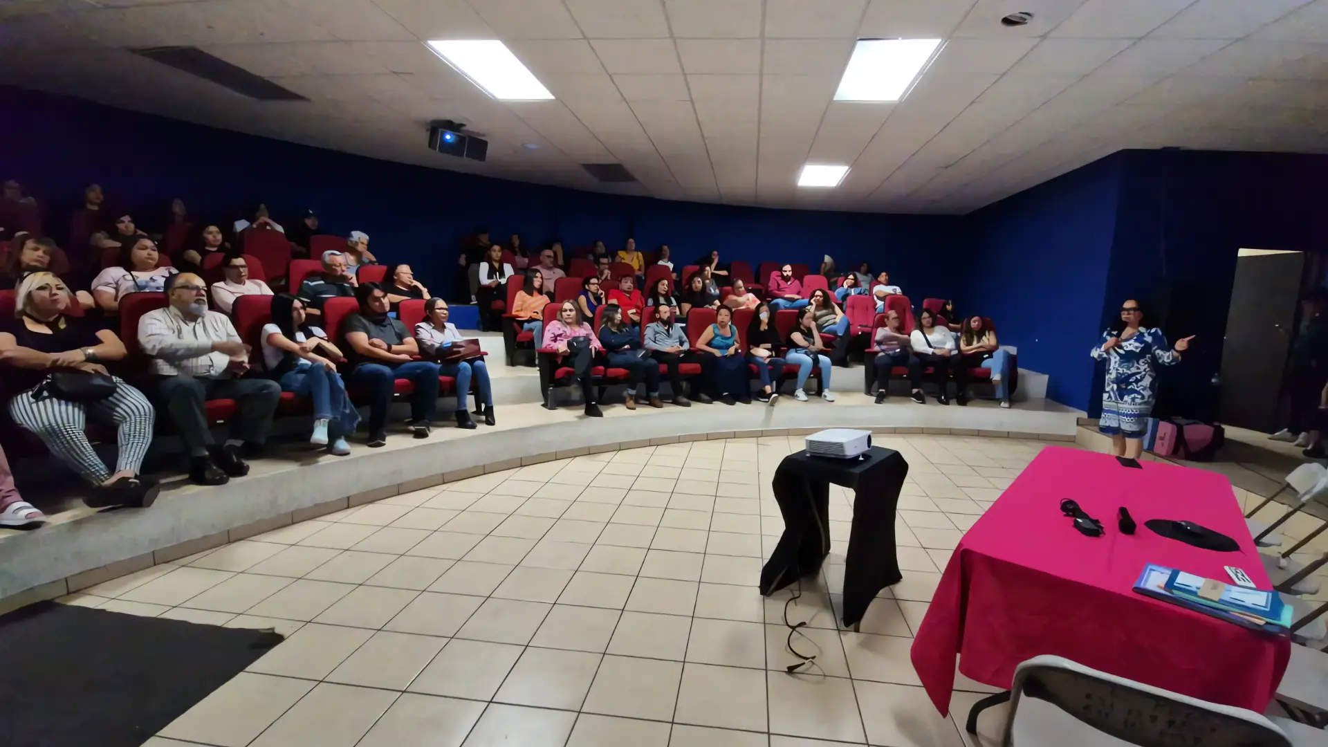 INE capacita auxiliares de cómputo en simulacro electoral con el IEE
