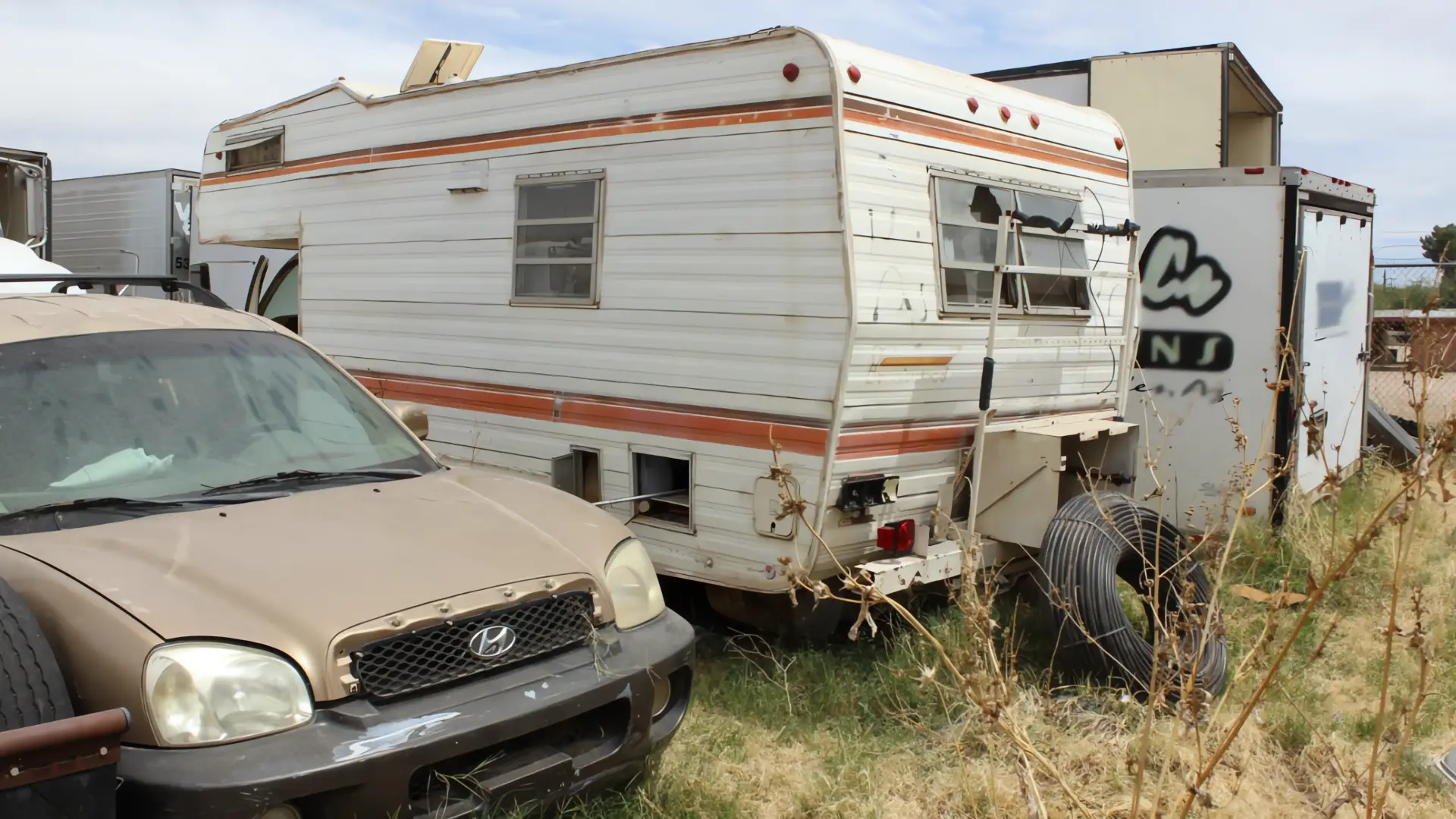 17 migrantes rescatados en Arizona tras sufrir hacinamiento y calor extremo
